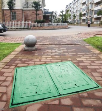 Glass fiber manhole cover